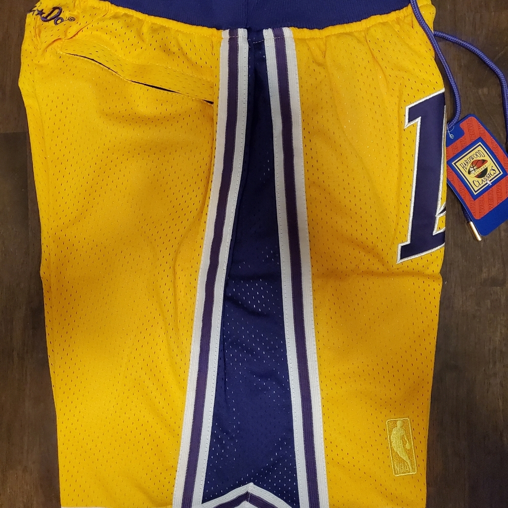 Los Angeles Lakers - Picture 3 of 7